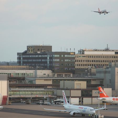 Bloc Hotel London Gatwick Airport Horley Exterior photo